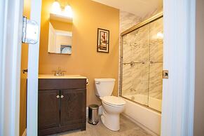 Lux Condo Near Boston - 3 King Beds 2 Bath-parking