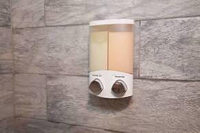 Boston Back Bay Brand New Condo Sleeps 8