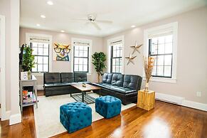 Boston Back Bay Brand New Condo Sleeps 8