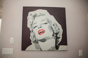 Boston Back Bay Brand New Condo Sleeps 8