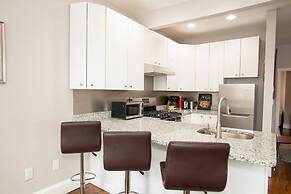 Boston Back Bay Brand New Condo Sleeps 8