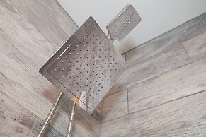 Boston Back Bay Brand New Condo Sleeps 8