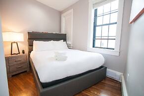 Boston Back Bay Brand New Condo Sleeps 8