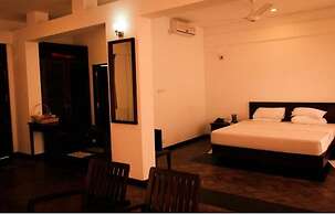 Hotel Sapthapadhi