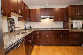 NEW 4 Bed 2 Full Bath Condo Near Back Bay