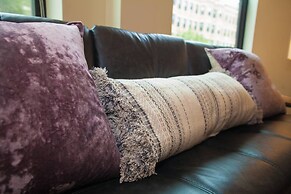 NEW 4 Bed 2 Full Bath Condo Near Back Bay