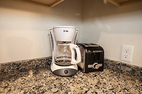 NEW 4 Bed 2 Full Bath Condo Near Back Bay