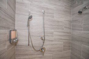 NEW 4 Bed 2 Full Bath Condo Near Back Bay