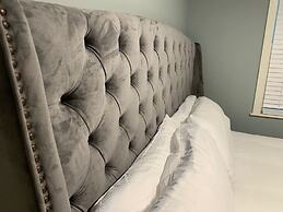 Downtown Boston 4bed 2 Full Bath Condo North End