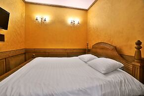 Voyage Hotel