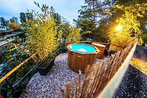 Prague Bay Houseboats