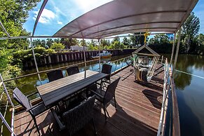Prague Bay Houseboats