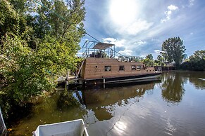 Prague Bay Houseboats