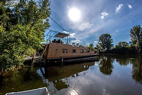 Prague Bay Houseboats