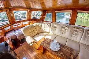 Prague Bay Houseboats