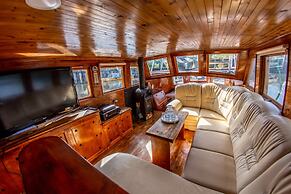 Prague Bay Houseboats