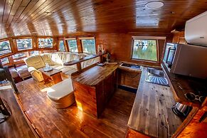 Prague Bay Houseboats