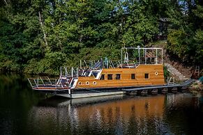 Prague Bay Houseboats