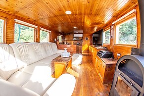 Prague Bay Houseboats