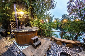 Prague Bay Houseboats