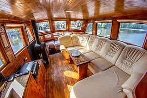 Prague Bay Houseboats