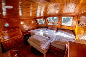 Prague Bay Houseboats