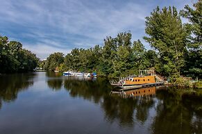 Prague Bay Houseboats