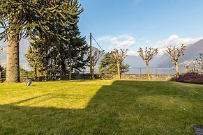 JOIVY Como Pool & Lake