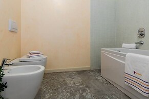 JOIVY Como Pool & Lake