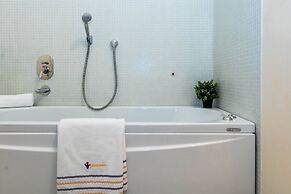 JOIVY Como Pool & Lake