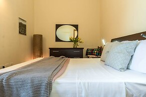 JOIVY Como Pool & Lake