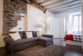 JOIVY Chic Studio in Como Centre