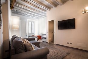 JOIVY Chic Studio in Como Centre