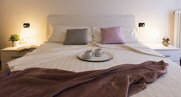 JOIVY Welcoming 1BR apt next to Villa Olmo