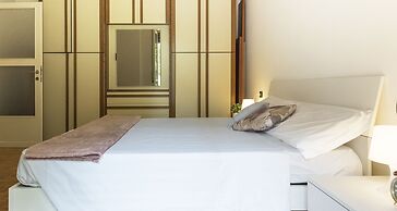 JOIVY Welcoming 1BR apt next to Villa Olmo