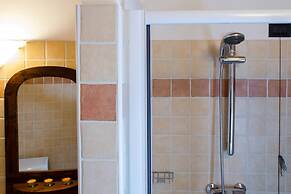 JOIVY Attic on the Lake