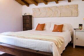 JOIVY Attic on the Lake