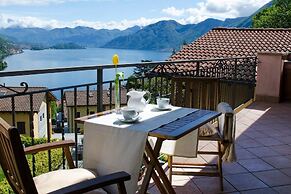 JOIVY Attic on the Lake