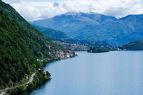 JOIVY Attic on the Lake