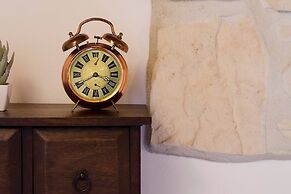 JOIVY Attic on the Lake