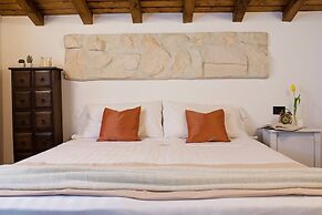 JOIVY Attic on the Lake