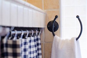 JOIVY Attic on the Lake