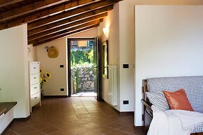 JOIVY Attic on the Lake