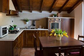 JOIVY Attic on the Lake