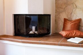 JOIVY Attic on the Lake