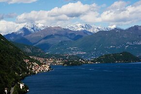 JOIVY Attic on the Lake
