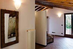 JOIVY Attic on the Lake