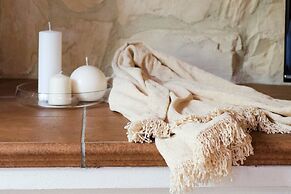 JOIVY Attic on the Lake