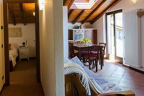 JOIVY Attic on the Lake