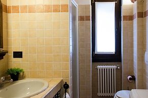 JOIVY Attic on the Lake